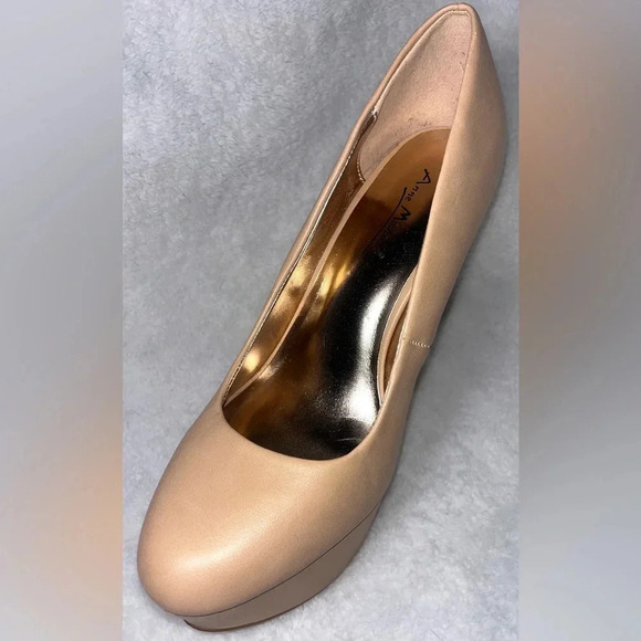 Anne Michelle Cream-Colored Closed-Toe Pumps – Size 8.5 - Picture 4 of 5